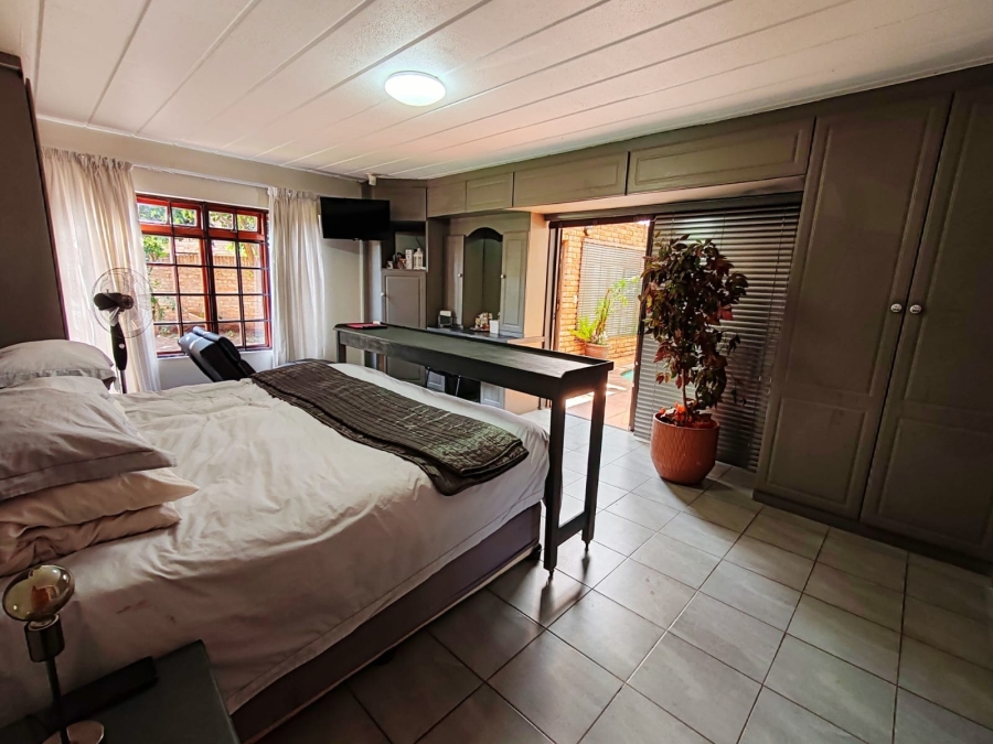4 Bedroom Property for Sale in Van Der Hoff Park North West